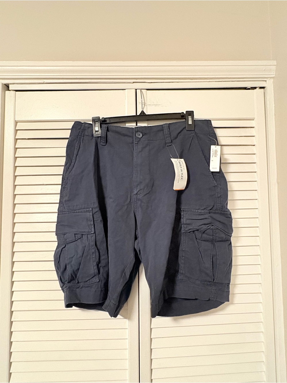 Men's Old Navy Cargo Shorts in Navy Blue
